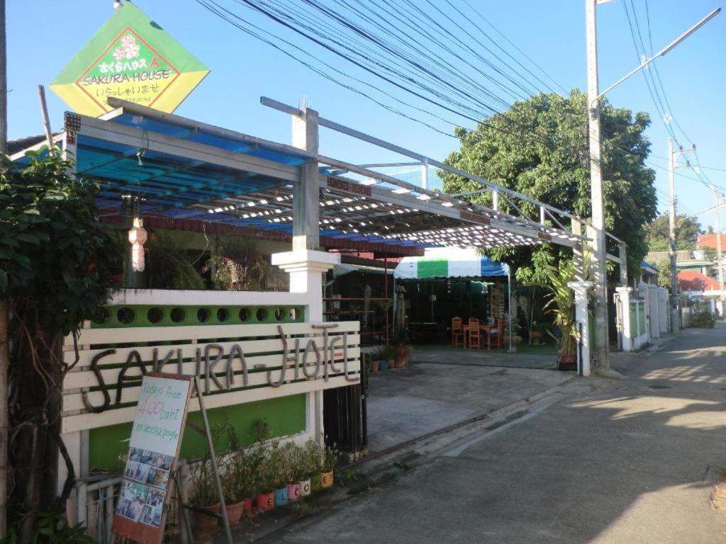 Hostel Sakura House Čiang Mai Exteriér fotografie