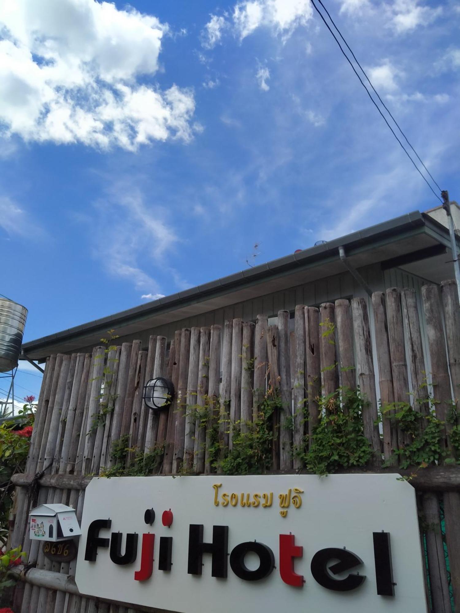Hostel Sakura House Čiang Mai Exteriér fotografie