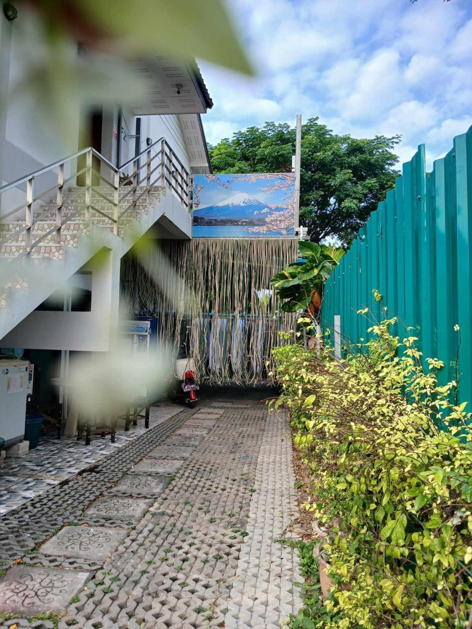 Hostel Sakura House Čiang Mai Exteriér fotografie